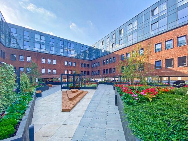 Flat for rent in Heol-las, Surrey
