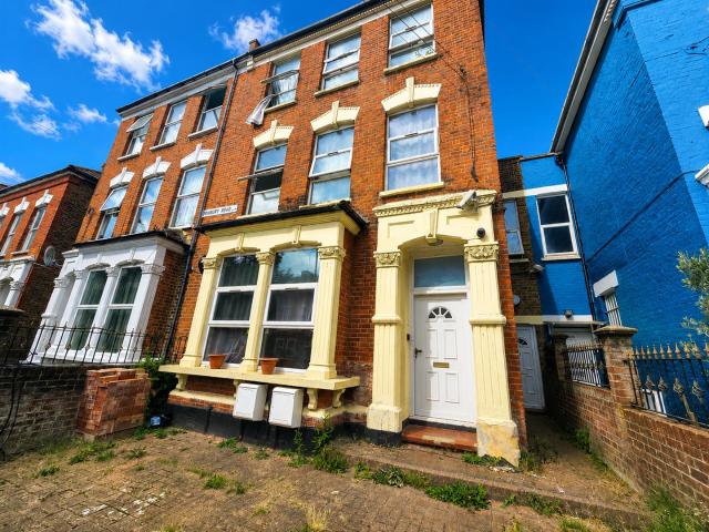 Flat for rent in Greater London