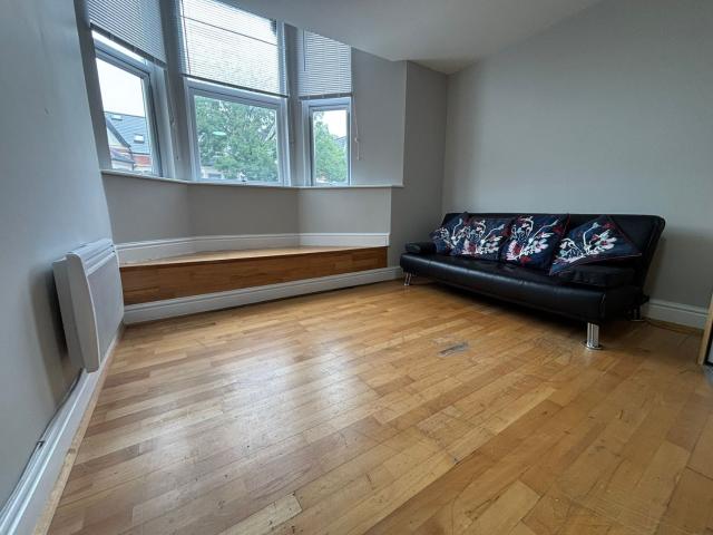 Flat for rent in Plasnewydd, Falcon Lodge
