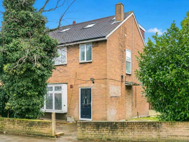 Flat for rent in Streatham, Greater London