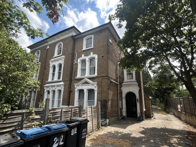 Flat for rent in London Borough of Croydon, South Norwood
