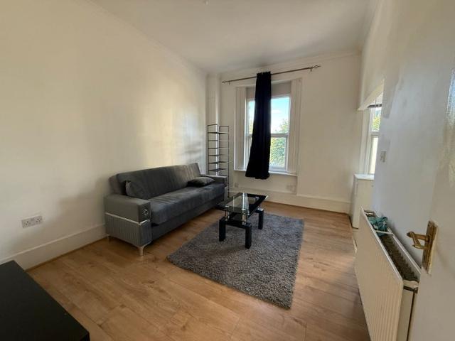 Flat for rent in London Borough of Croydon, Greater London