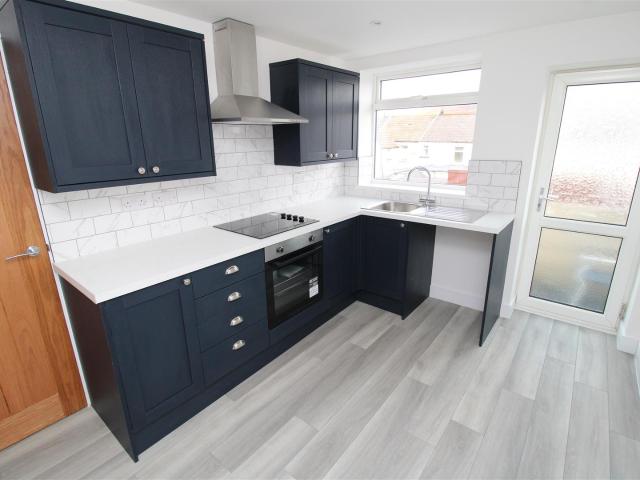 Flat for rent in Penygraig