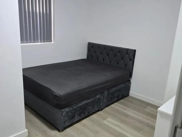 Flat for rent in Holtspur, Knotty Green