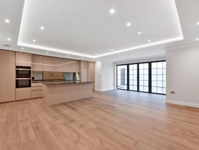 Flat for rent in Beaconsfield and Chepping Wye Community Board, Knotty Green