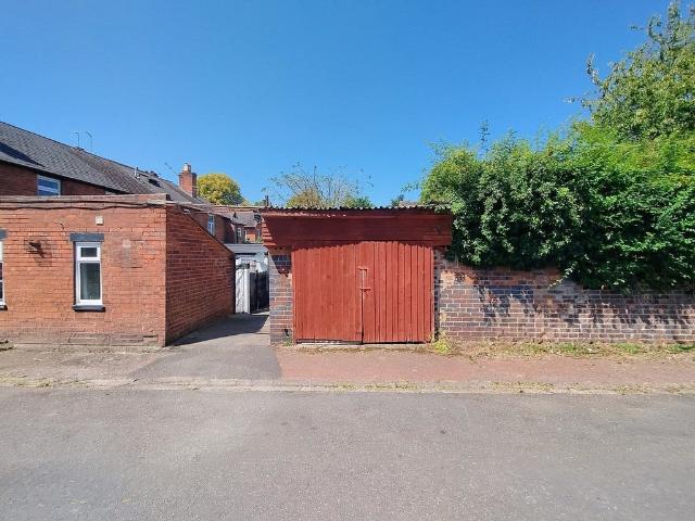 Flat for rent in Goldthorn Hill, West Midlands