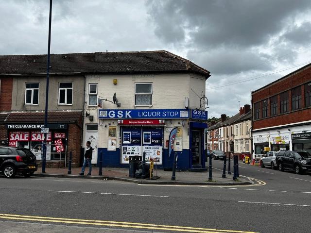 Flat for rent in Goldthorn Hill, West Midlands