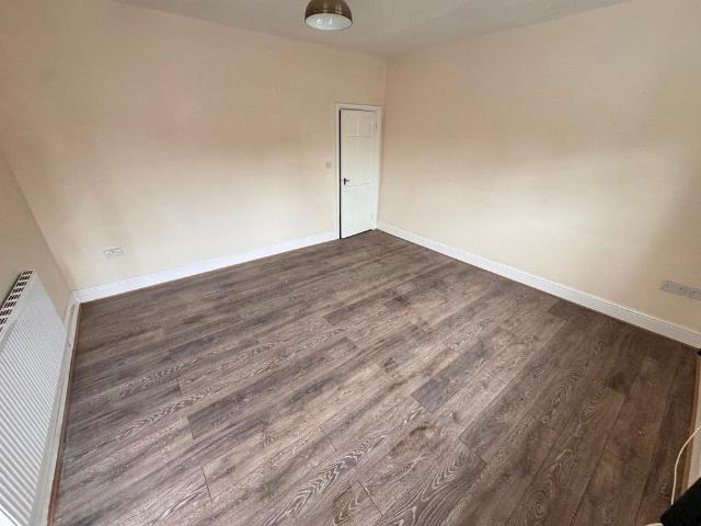 Flat for rent in Goldthorn Hill, West Midlands