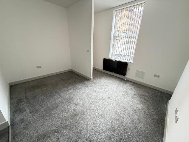 Flat for rent in Goldthorn Hill, West Midlands