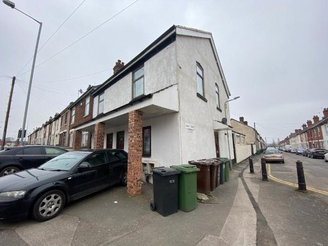 Flat for rent in Goldthorn Hill, West Midlands