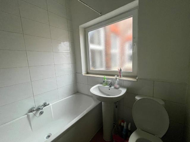 Flat for rent in Calderstones