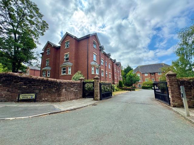 Flat for rent in Calderstones