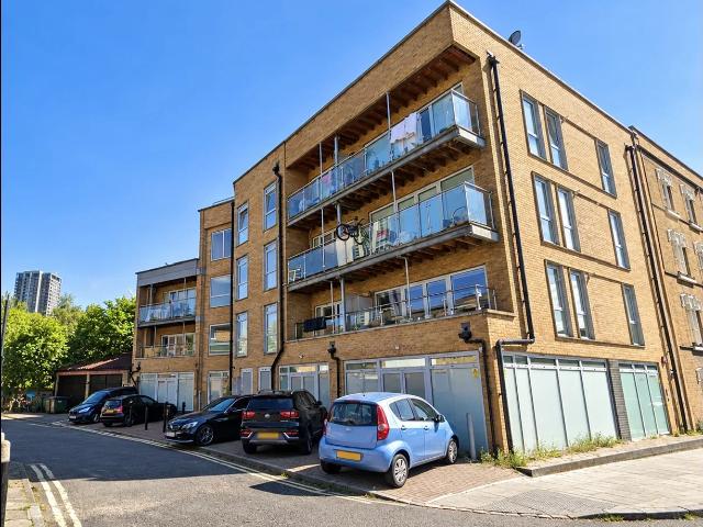 Flat for rent in London Borough of Southwark, Greater London