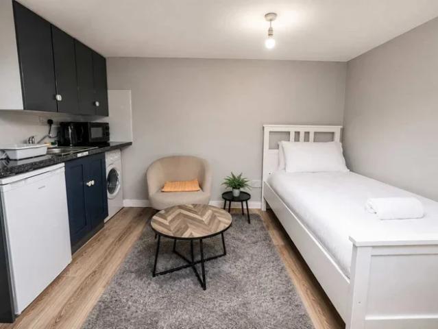 Flat for rent in Bryncyn, Cardiff