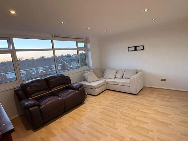 Flat for rent in Sunbury, Surrey