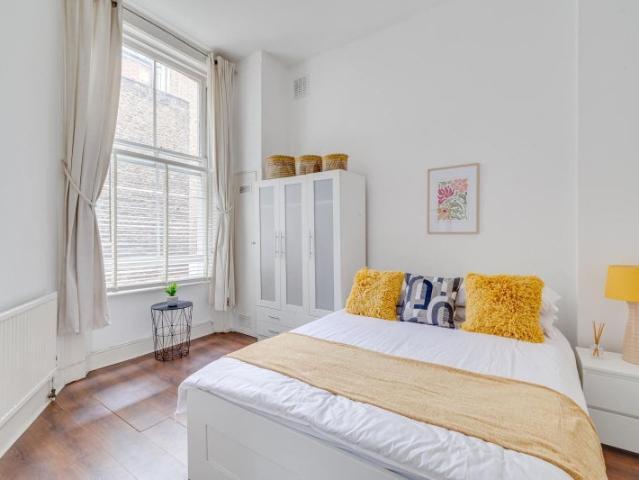 Flat for rent in West Kensington, Greater London