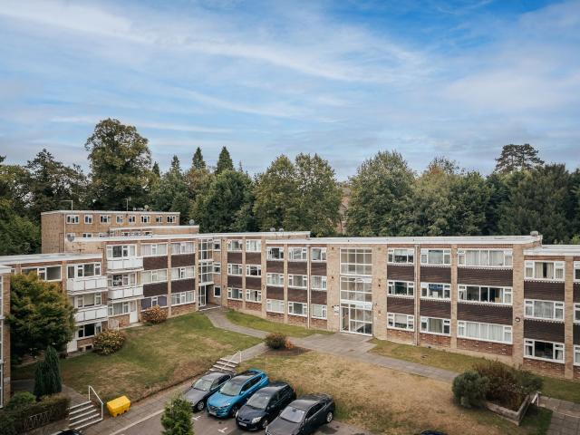 Flat for rent in Perryfields, West Sussex
