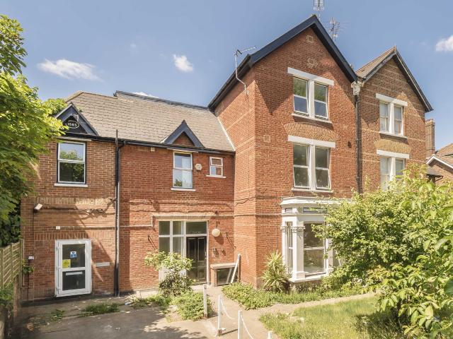 Flat for rent in London Borough of Ealing, Greater London