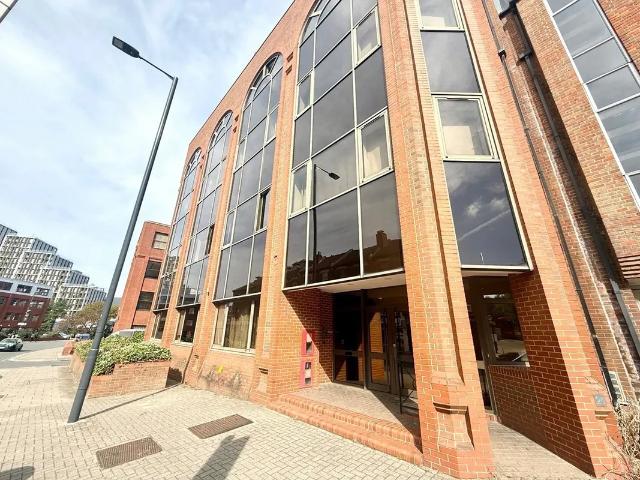 Flat for rent in Greenhill, Greater London