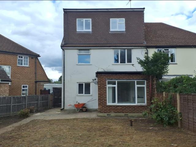 Flat for rent in Byfleet, Woking