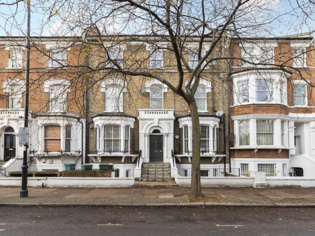 Flat for rent in Highbury, Highbury