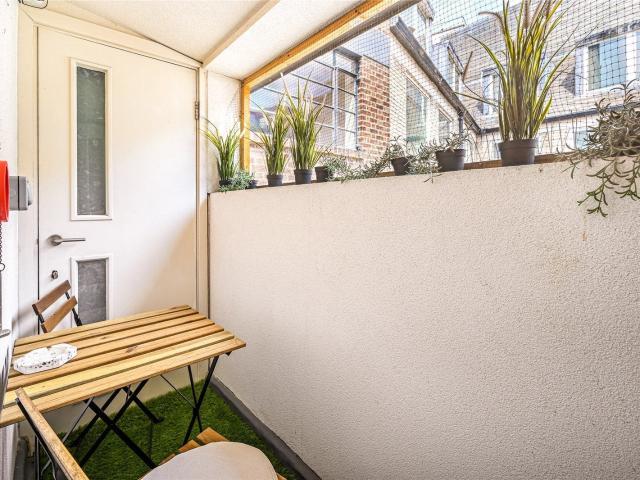 Flat for rent in Westminster, Victoria