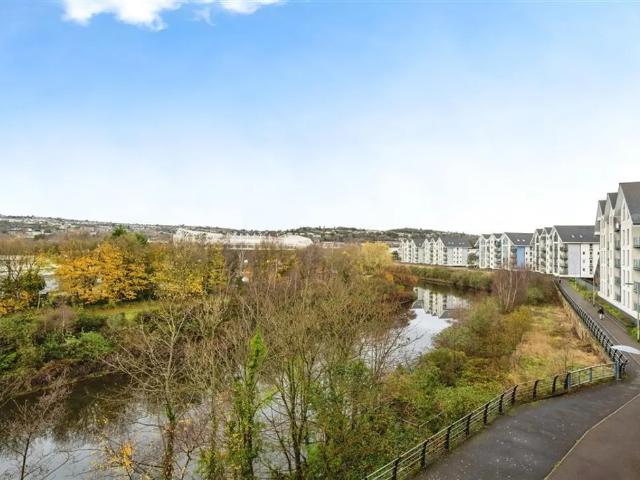 Flat for rent in Nangreaves, Wales