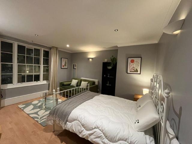 Room for rent in Somers Town, Greater London
