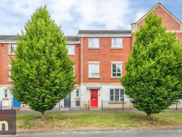 Flat for rent in Hesters Way, Golden Valley