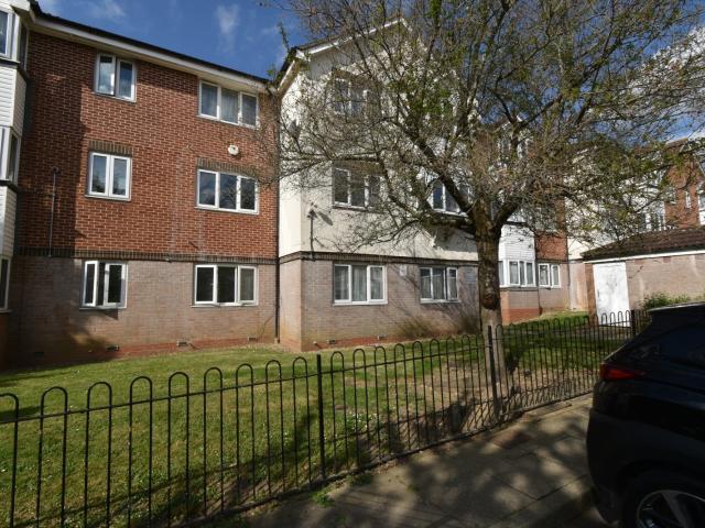 Flat for rent in London Borough of Brent, Greater London