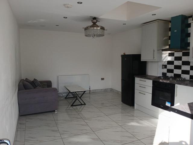 Flat for rent in London Borough of Hillingdon, Greater London