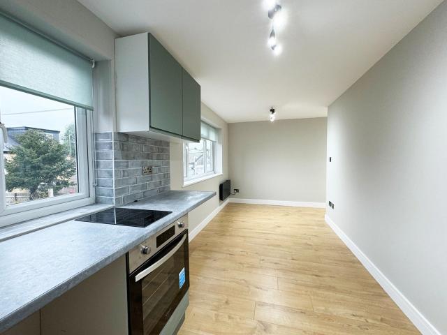 Flat for rent in Northwood, Greater London