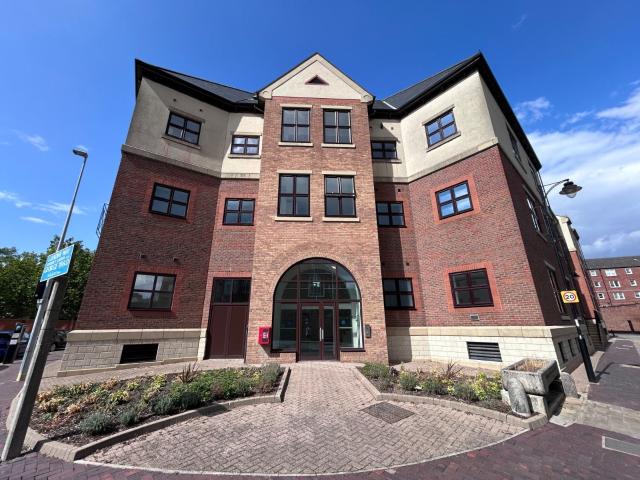 Flat for rent in Northwood, Greater London