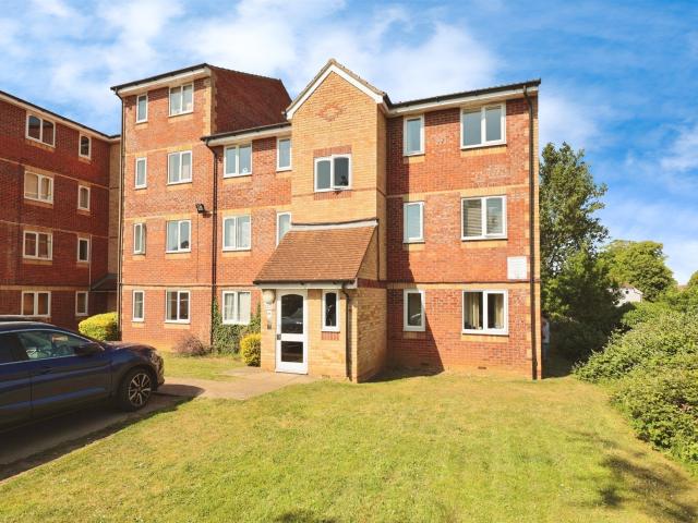 Flat for rent in Holywell Estate, North Watford