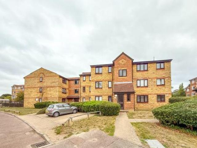 Flat for rent in Holywell Estate, North Watford