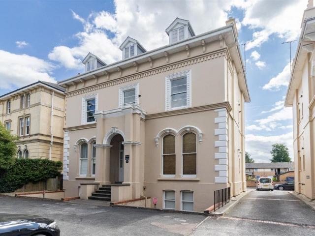 Flat for rent in Ewens Farm, Golden Valley