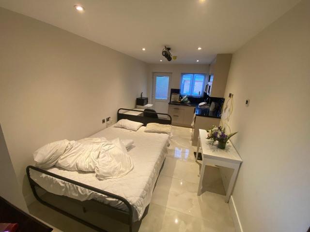Flat for rent in London Borough of Ealing, Perivale