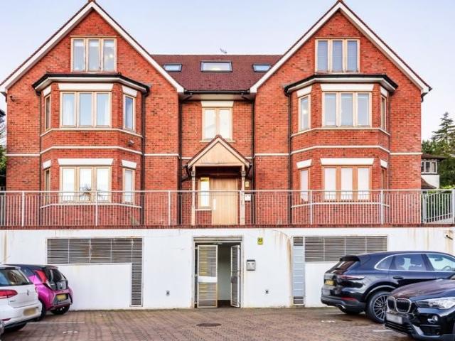 Flat for rent in London Borough of Croydon, Purley