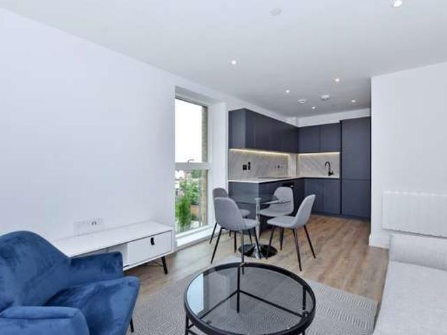 Flat for rent in Slough