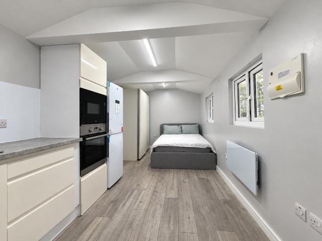 Flat for rent in High Wycombe Community Board, High Wycombe