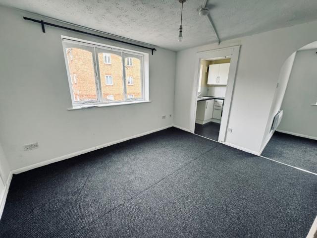 Flat for rent in London Borough of Barking and Dagenham, Greater London