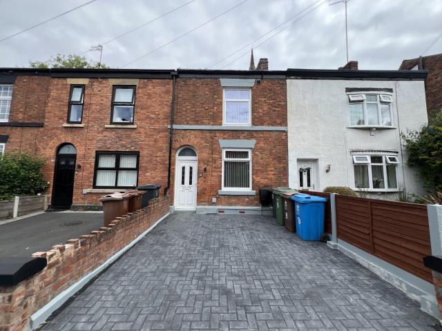 Flat for rent in Hollinwood, Pendock