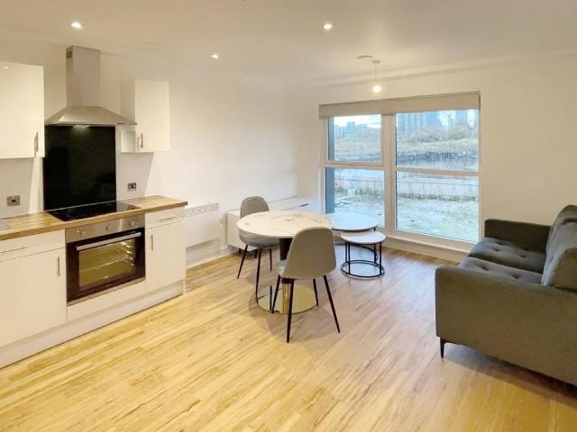 Flat for rent in Wharfside, Trafford Park