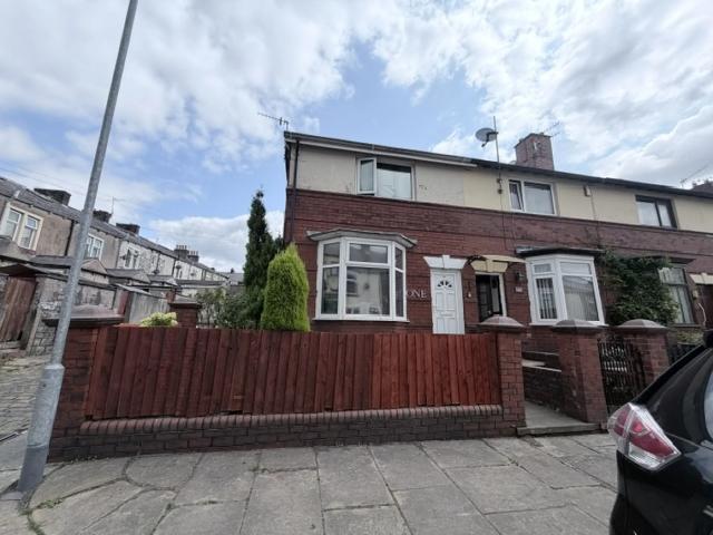 Flat for rent in Nelson, Higherford