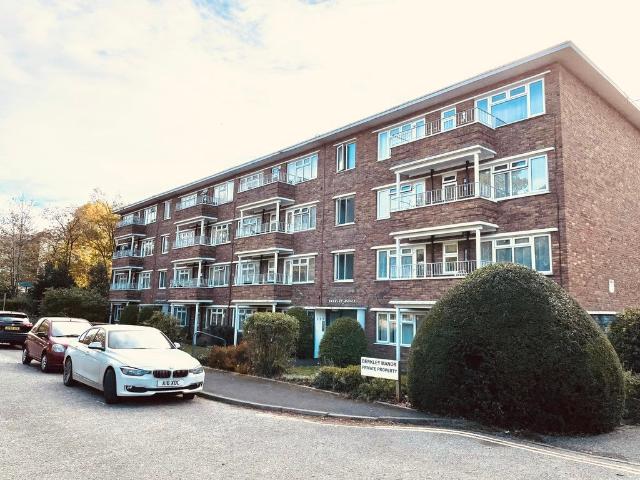 Flat for rent in Branksome Park, Poole