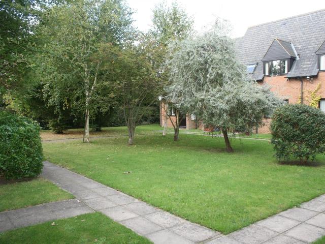 Flat for rent in Stone with Bishopstone and Hartwell, Stone