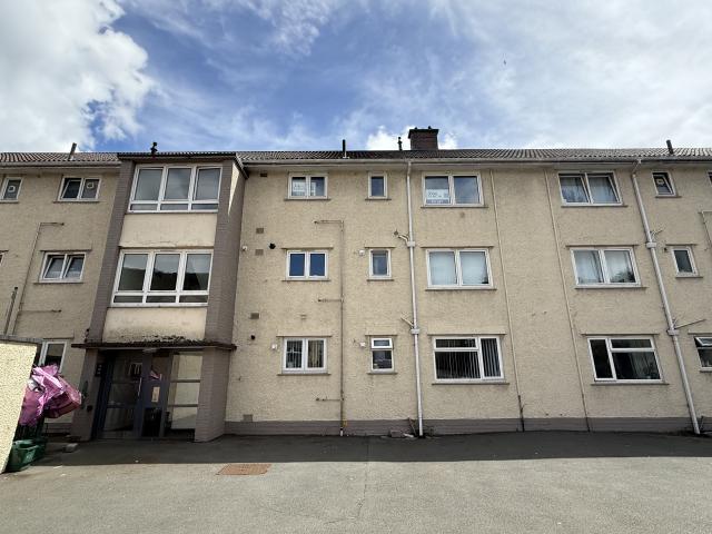 Flat for rent in Nangreaves, Wales