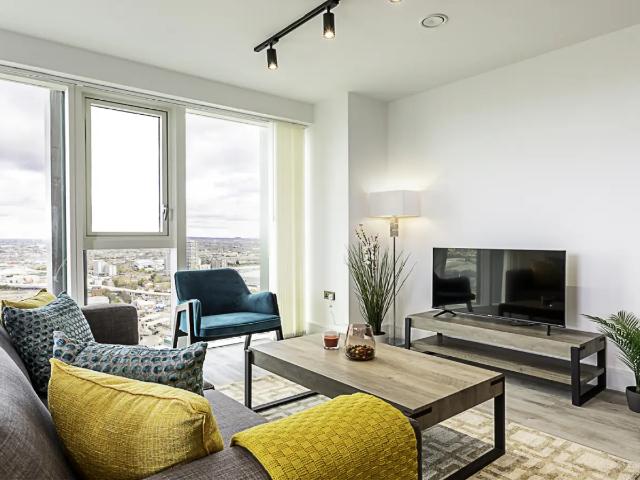 Flat for rent in London Borough of Ealing, Park Royal