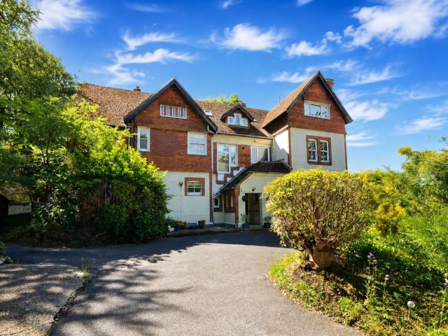 Flat for rent in Old Dean, Heol-las