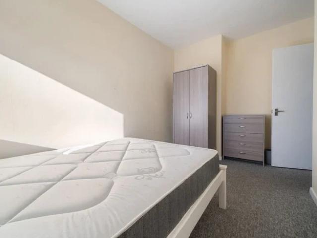 Flat for rent in Stockwell, Greater London